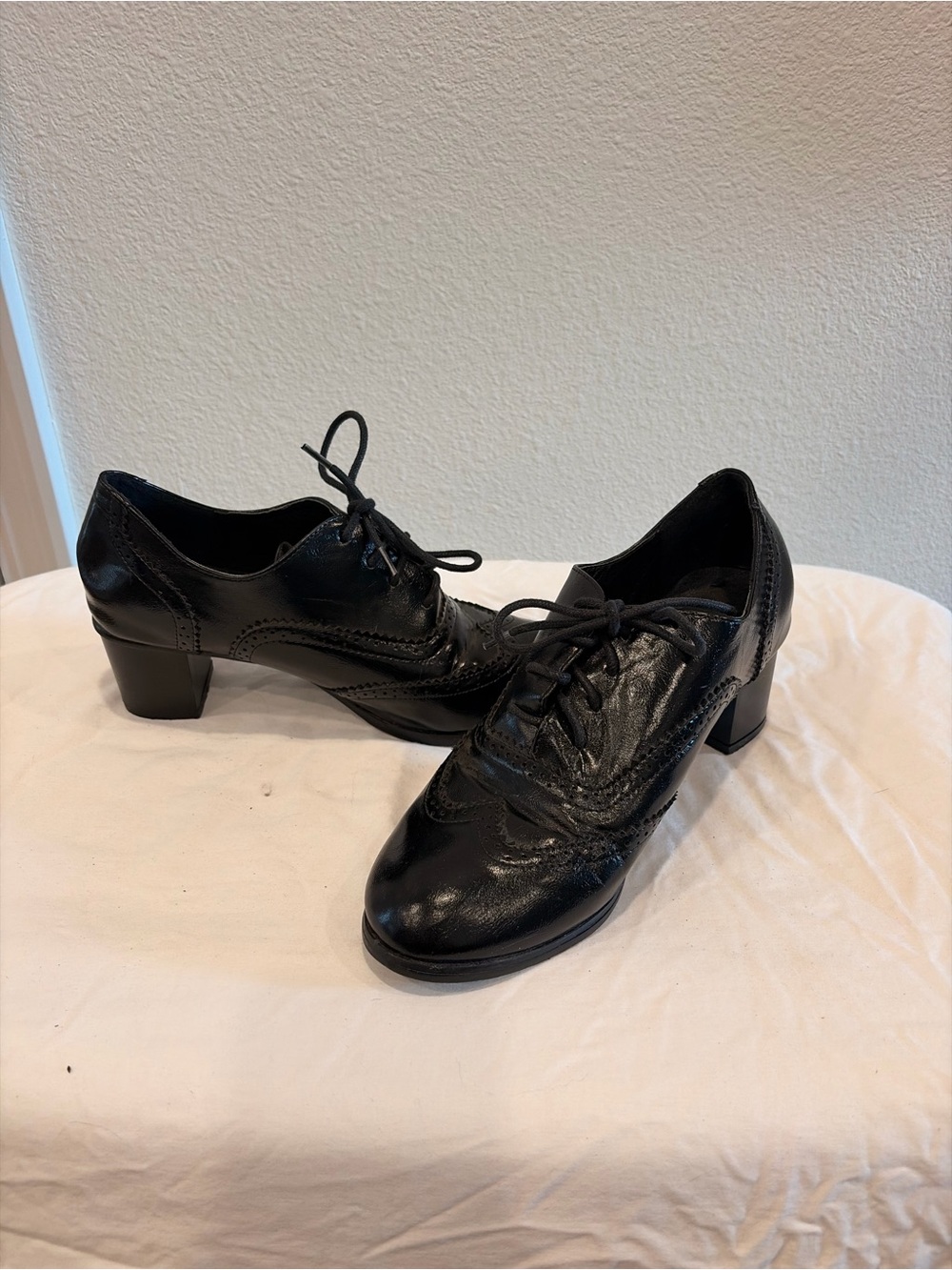 Classic Women’s Black Leather Oxford Heels